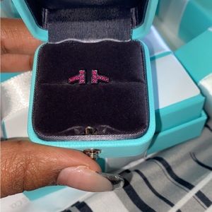 Tiffany T ring in white gold and round rubies